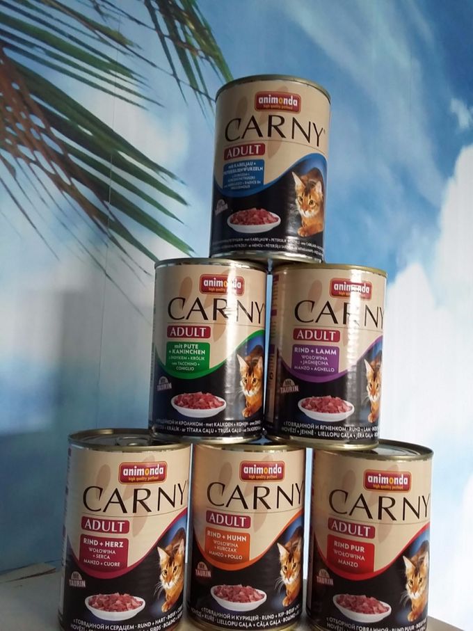Die Marke Carny wird immer wieder gerne von unseren Gästen angenommen .Carny Adult Katzenfutter besteht ausschließlich aus puren und frischen Fleischbestandteilen für den echten Geschmack.
Das Katzenfutter setzt sich nur aus ausgewählten Fleisch- und Fischbestandteilen zusammen. Sichere dir jetzt das Carny Adult Kennenlernpaket mit jeweils 4 verschiedenen Sorten.

mit viel Fleisch und ausgesuchten Zutaten
ohne Soja und ohne Formfleisch
frei von künstlichen Farb- und Aromastoffen

Katzen lassen sich in Punkto Qualität nicht täuschen. Sie lieben den Geschmack von purem Fleisch. Darum werden für Carny Katzenfutter die frischen Zutaten schnell und schonend verarbeitet. Nur so bleibt neben den Nähr- und Aufbaustoffen auch der natürliche, unverfälschte und typische Fleischgeschmack erhalten. Und den lieben Katzen. Deine bestimmt auch.
