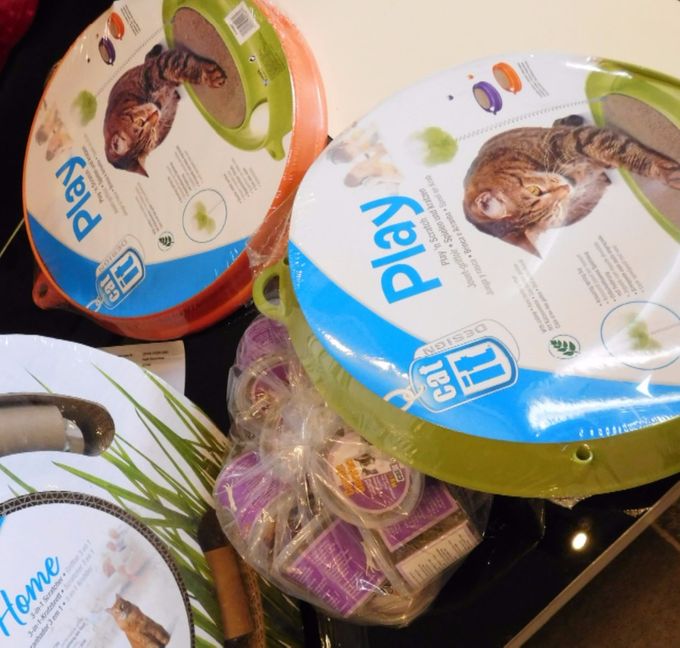 Unsere letzte Geschenklieferung von unserer TOP Marke Hagen Deutschland ( Catit  )
Nochmals vielen Dank für ihre Unterstützung  und das Vertrauen in unsere Katzenbetreuung Deluxe 