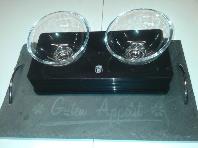 Catit Katzennapf - Glass Diner, 2 x 200 ml
Ein besonderer Speiseplatz für die anspruchsvolle Katze
Geeignet für Trockenfutter, Nassfutter und Wasser
Ansprechendes und zeitgemäßes Design
Einfache Säuberung sämtlicher Teile
Inhalt: 2 x 200 ml